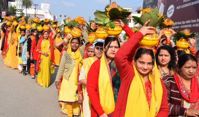 Agra में 20 से 28 सितंबर तक होगी श्री रामकथा, महिलाओं ने निकाली कलश यात्रा